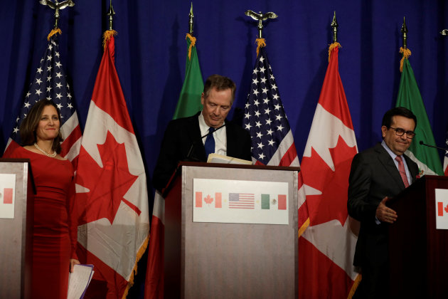 (L-R) Canadian Foreign Affairs Minister Chrystia Freeland, U.S. Trade Rep Robert Lighthizer and Mexican Secretary of Economy Ildefonso Guajardo Villarreal make statements to the media after a NAFTA trilateral ministerial press event in Washington, U.S., October 17, 2017. REUTERS/Yuri Gripas