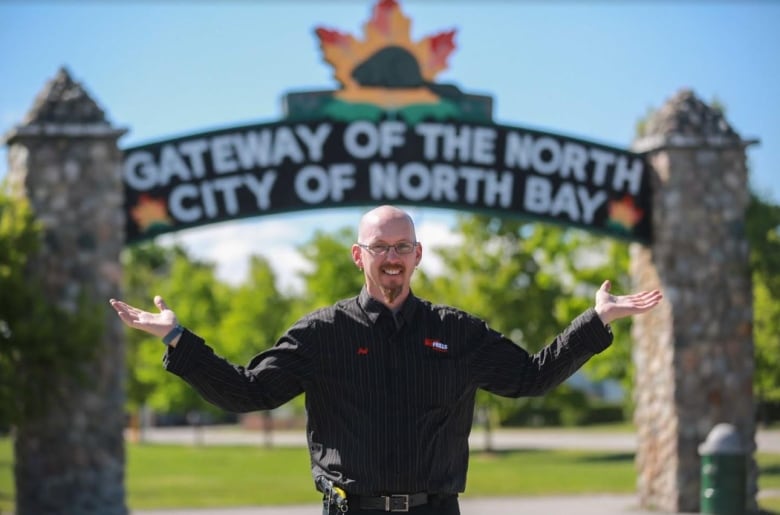 Jeff Buckton is the co-owner of Jeff and Tanis' No Frills in North Bay, Ont. (Supplied/Jeff Buckton)