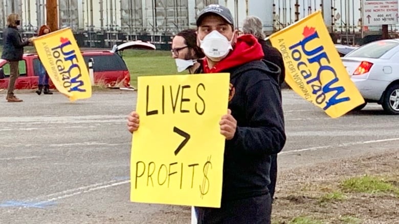 Union representatives, company officials and members of the media were on hand as the Cargill meat processing plant in High River, Alta., reopened after being closed for about two weeks because of a COVID-19 outbreak. The union representing federal food inspectors say some employees are being forced to work in meat plants despite concerns for their safety. (Dan McGarvey/CBC)