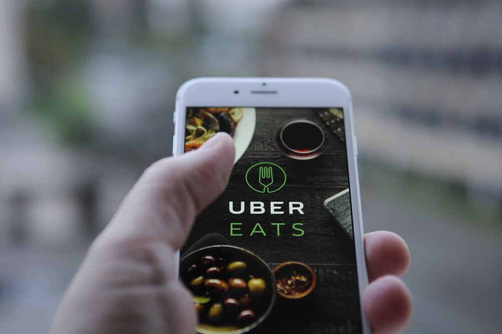 uber-eats-app-smartphone