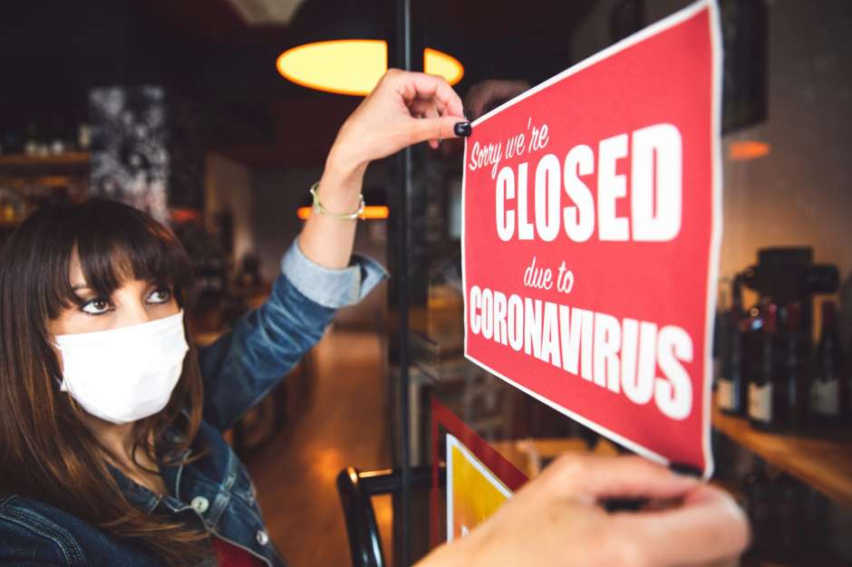 Small business closing sign due to Covid-19 coronavirus.
Photo: LeoPatrizi/Getty Images