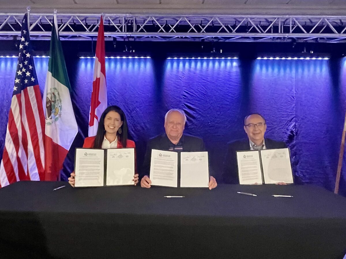 Country delegation leads showcase the signed joint communiqué to conclude the accord. From left to right: NASDA Vice President, Oklahoma Secretary of Agriculture Blayne Arthur, Saskatchewan Agriculture Minister David Marit and Mexican Association of Secretaries of Agriculture CEO Octavio Jurado.