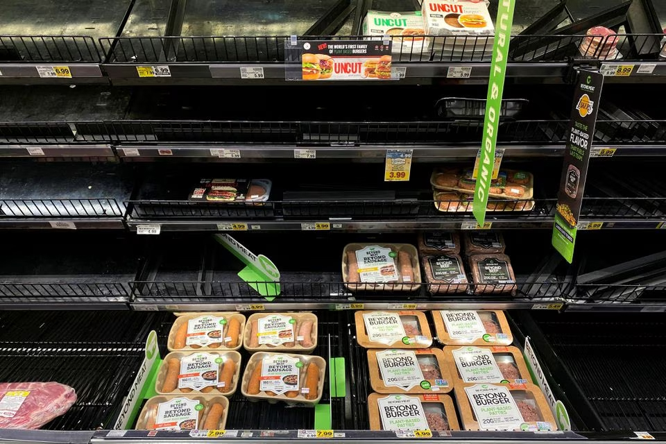 Beyond Meat products are displayed on grocery store shelves inside Kroger Co.'s Ralphs supermarket amid fears of the global growth of coronavirus cases, in Los Angeles, California, U.S. March 15, 2020. REUTERS/Patrick T. Fallon/File Photo