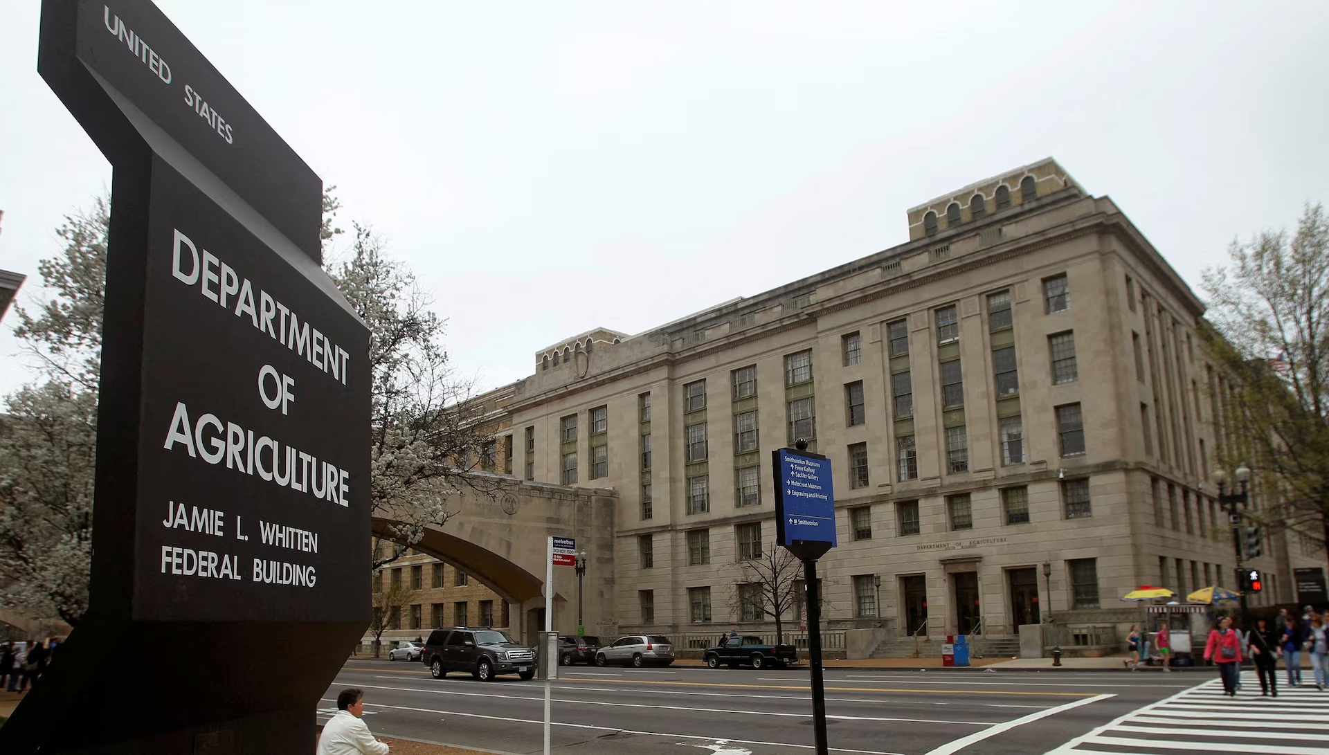 The U.S. Department of Agriculture is seen in Washington, March 18, 2012. REUTERS/Gary Cameron/File Photo